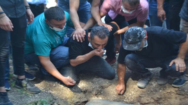 İzmir'de yürek yakan veda: Ağabeyi toprağı öperek uğurladı...