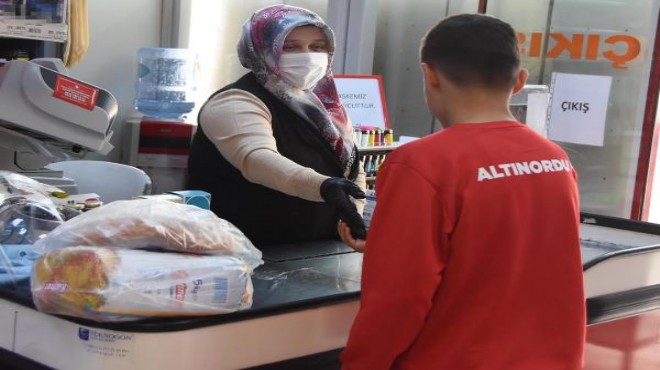 İzmir'deki marketlerde koronavirüs tedbirleri