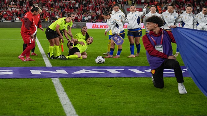 İzmir deki milli maçta korkutan anlar!