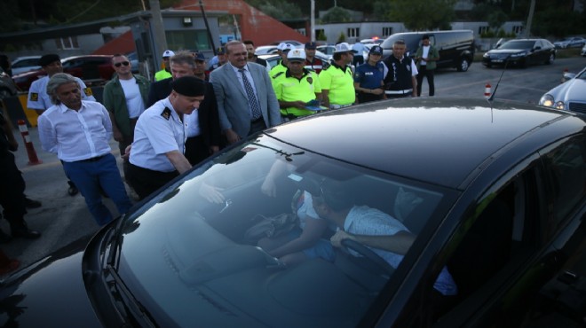 İzmir'deki protokol üyeleri trafik denetimine katıldı