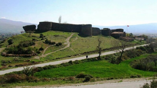 İzmir deki tarihi kalenin SİT kararı iptal!