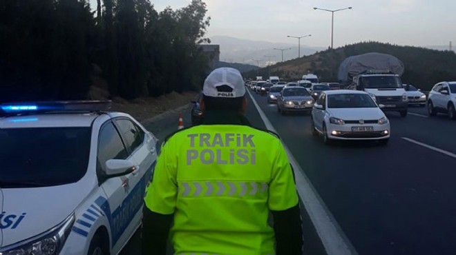 İzmir'deki trafik denetimlerinde 17 bin 603 sürücüye ceza uygulandı