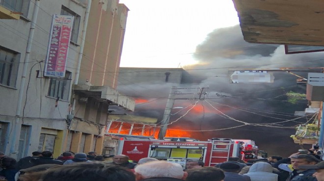 İzmir den yangın: Büfe ve atölye küle döndü!