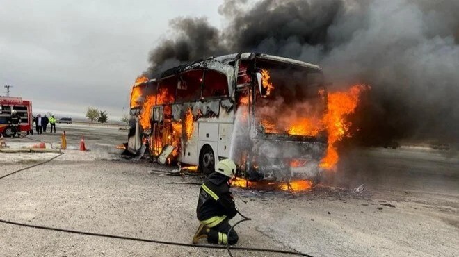 İzmir den yola çıkan otobüs Konya da alev aldı!