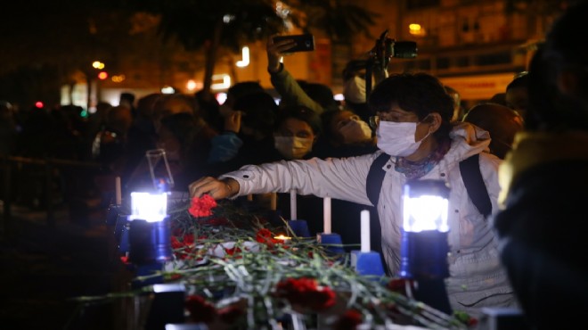 İzmir deprem kurbanlarını andı