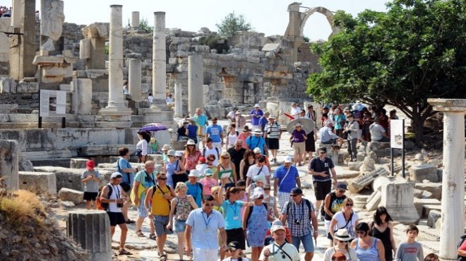İzmir e gelen turist sayısında sevindiren artış