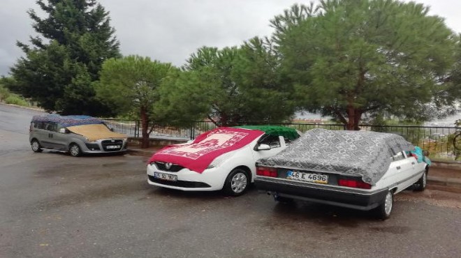 İzmir'i sağanak ve dolu vurdu!