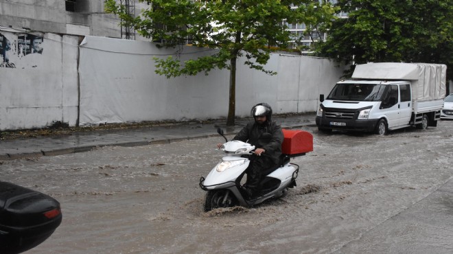 İzmir i yine sağanak vurdu!