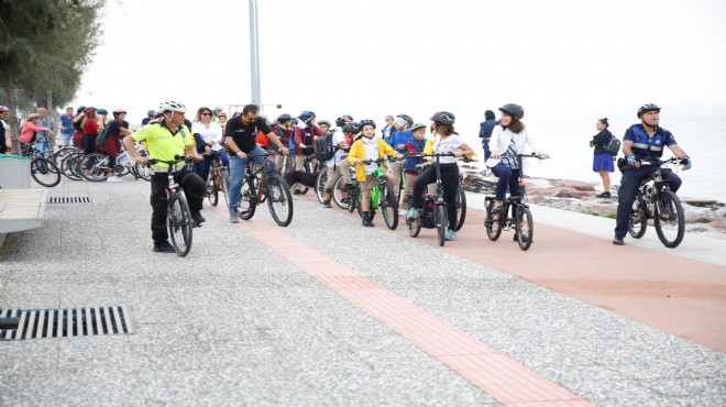 İzmir'in çocukları okula bisikletle gitti