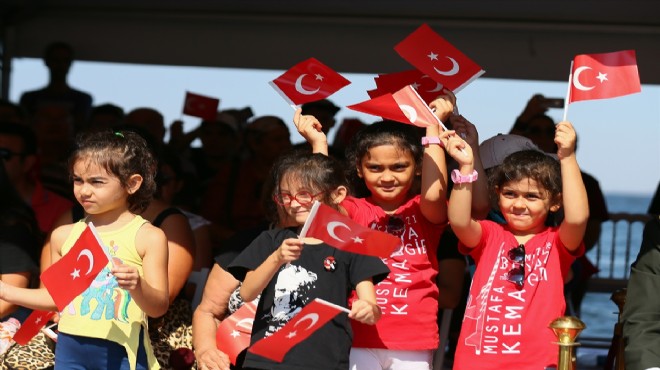 İzmir'in dört bir yanında 97.yıl coşkusu