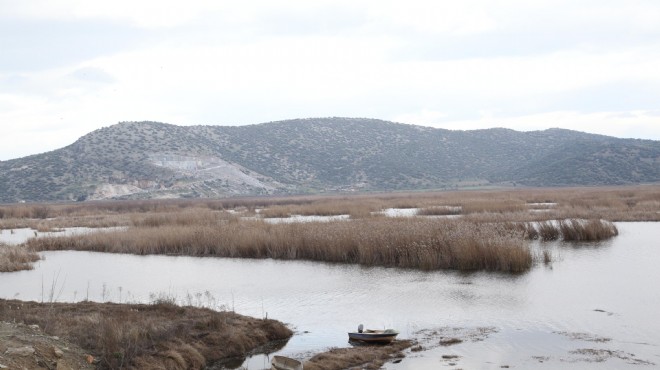 İzmir in koruma altındaki gölünde taş ocağı tehdidi!