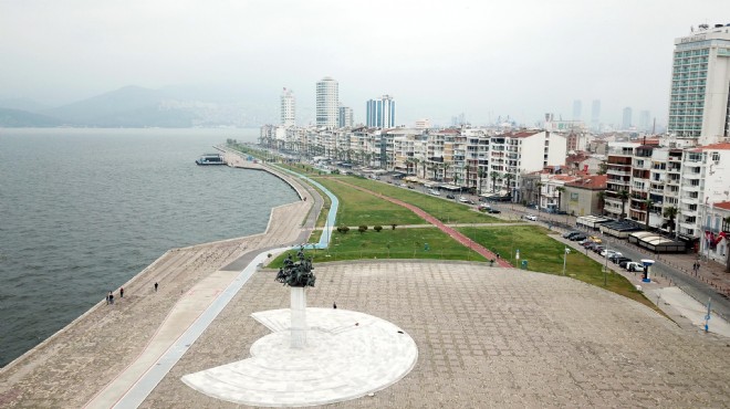 İzmir'in meydanları yine boş kaldı!