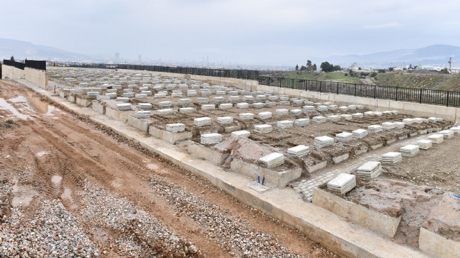 İzmir in mezarlıklarında çift katlı kabir dönemi!