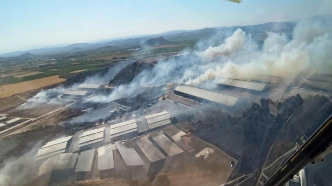 İzmir'de bir yangın kabusu daha: Fabrikaya sıçradı, otoyol kapandı!