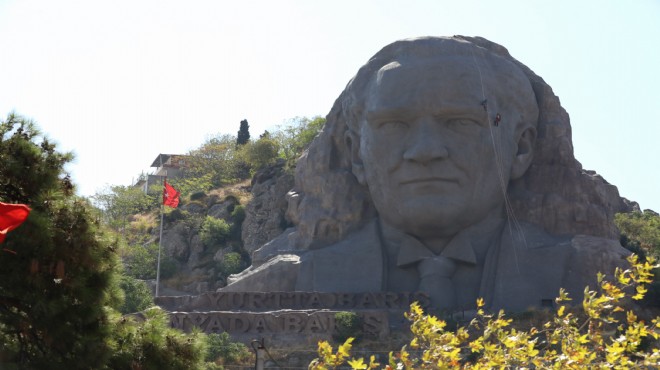 İzmir'in sembolünde temizlik mesaisi