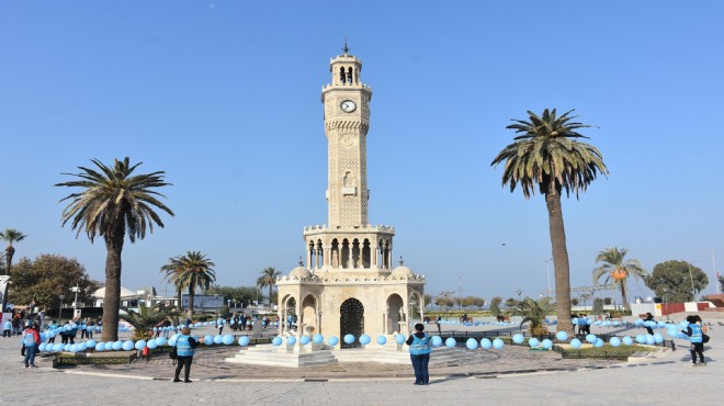 İzmir'in simgesi önünde diyabet farkındalığı!