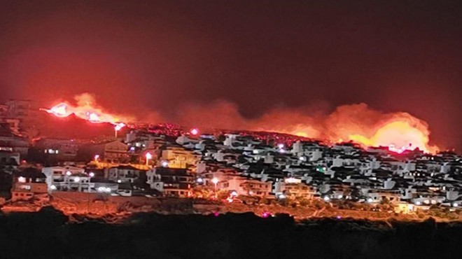 İzmir'in turistik ilçesinde korkutan yangın
