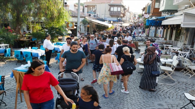 İzmir'in turizm cenneti nüfusunun 25 katı misafir ağırlıyor!