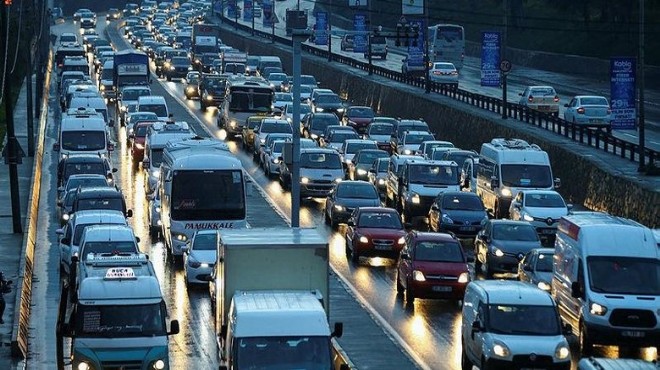 İzmir'in yeni trafiğe kayıtlı araç sayısı belli oldu