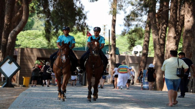 İzmir sahillerinde atlı denetim