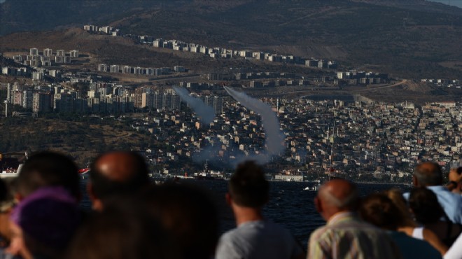 İzmir semalarında 100.yıl şöleni!