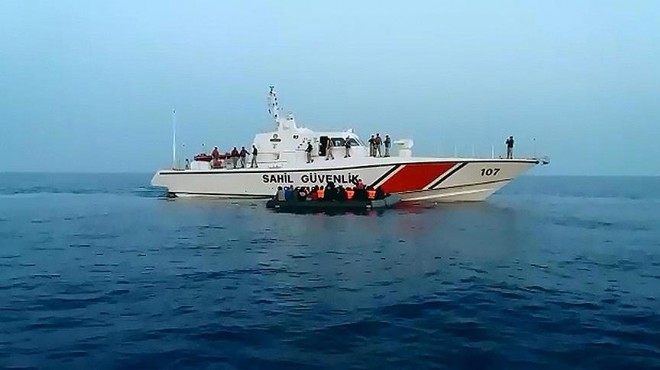 İzmir sularında yasa dışı geçiş operasyonu