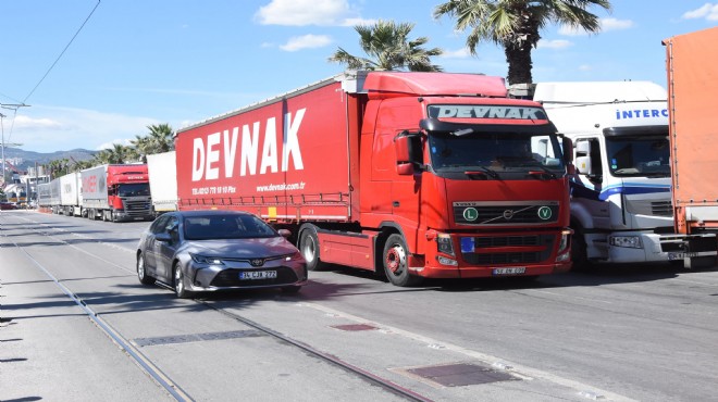 İzmir in merkezinde TIR krizi!