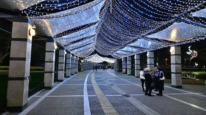 İzmir yeni yıla ışıl ışıl giriyor