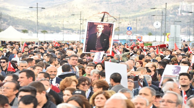 İzmir'de Atatürk için özel anma programı