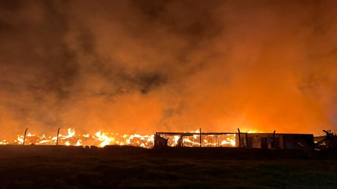 İzmir’de belediyeye ait çöp depolama alanında korkutan yangın!