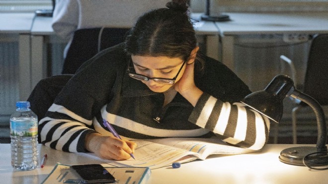 İzmir'de kütüphaneler dolup taştı