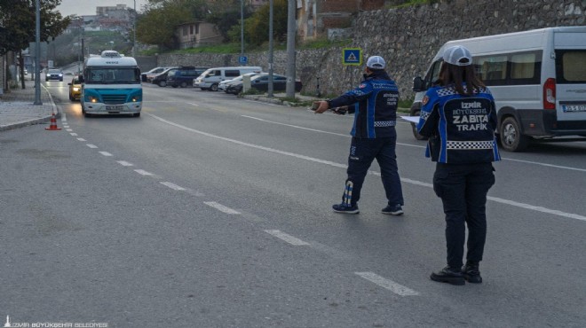 İzmir’de zabıtadan araçlara havadan denetim!