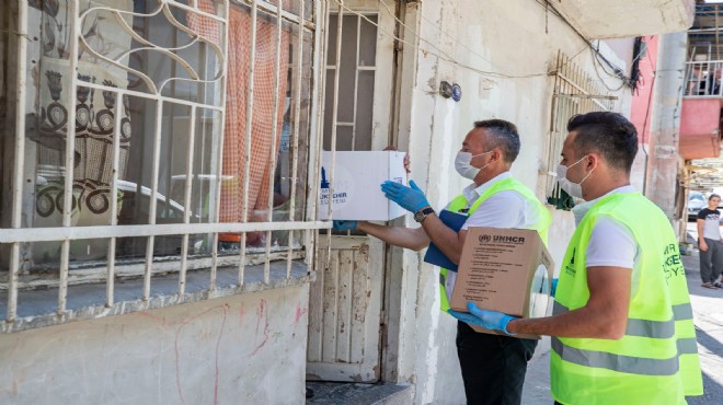 İzmir'deki mültecilere hijyen ve gıda paketi desteği