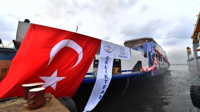 İzmir'in yeni arabalı feribotu suya indirildi