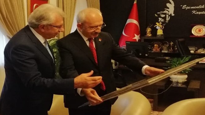 İzmirli Başkan dan Kılıçdaroğlu na ziyaret, özel hediye ve davet!