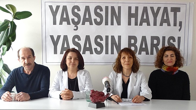 İzmirli sağlıkçılardan 'barış' mesajları