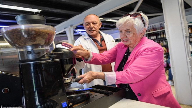Jenerasyon farkı kahveyle kapandı: İleri yaş baristalar iş başında!