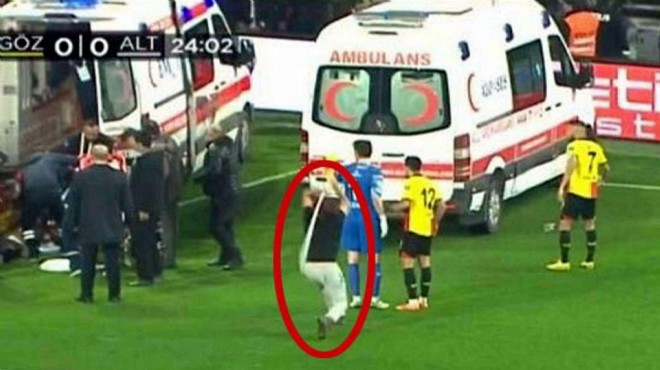 Kaleciye saldırmıştı: Göztepe ye 1600 TL direk parası!