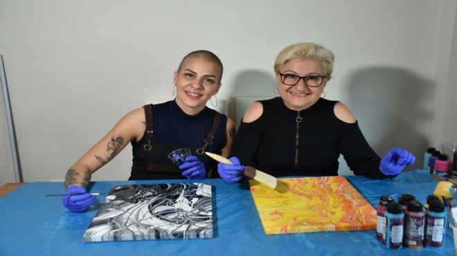 Kanser savaşçısı anne-kız sanatla moral buluyor