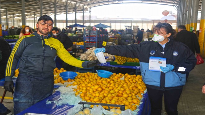 Karabağlar Belediyesi maske ve eldiven dağıttı