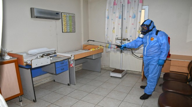 Karabağlar'da aşı merkezlerinde temizlik