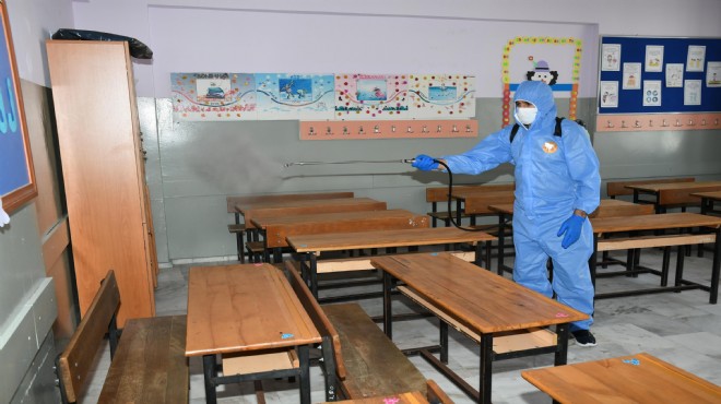 Karabağlar'da okullar dezenfekte ediliyor