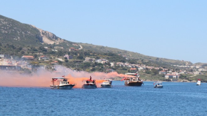 Karaburun'da karada-denizde 19 Mayıs coşkusu