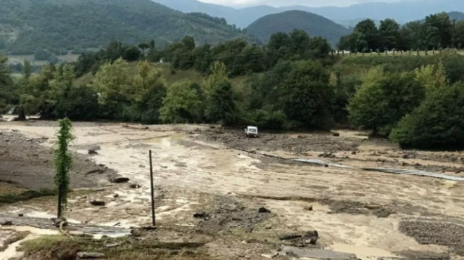 Karadeniz'de yine sel felaketi: 4 şehir sular altında!