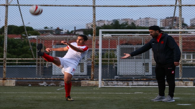 Kardeşinin sesiyle gol kralı oldu!