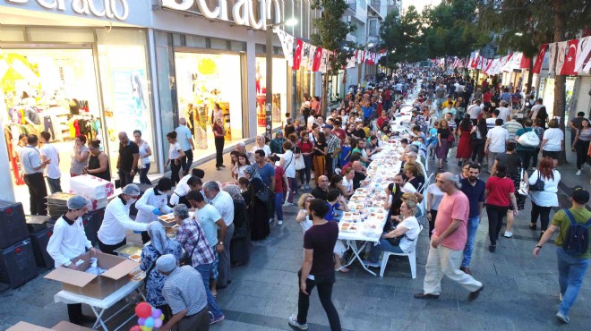 Karşıyaka Çarşı'da dev iftar buluşması