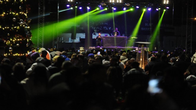 Karşıyaka Yeni Yıl Festivali’nde Mansur Ark rüzgarı