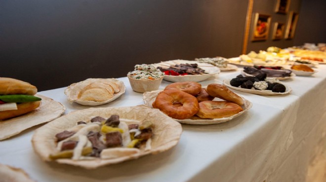 Karşıyaka'da İzmir Sofrası'na yoğun ilgi