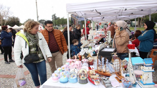 Karşıyaka'da Sevgililer Günü pazarı