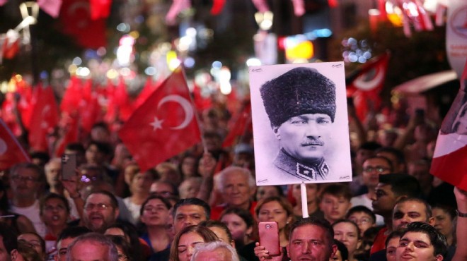 Karşıyaka'da binler fener alayında buluştu